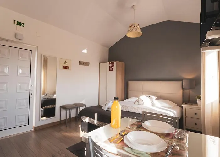 04 - Loft In The Heart Of بينيش